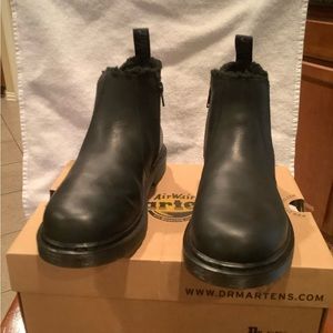 Dr Martens 2976 Leonore Fur Lined Chelsea Boot  Ladies 7 Youth 6 EU 38 UK 5